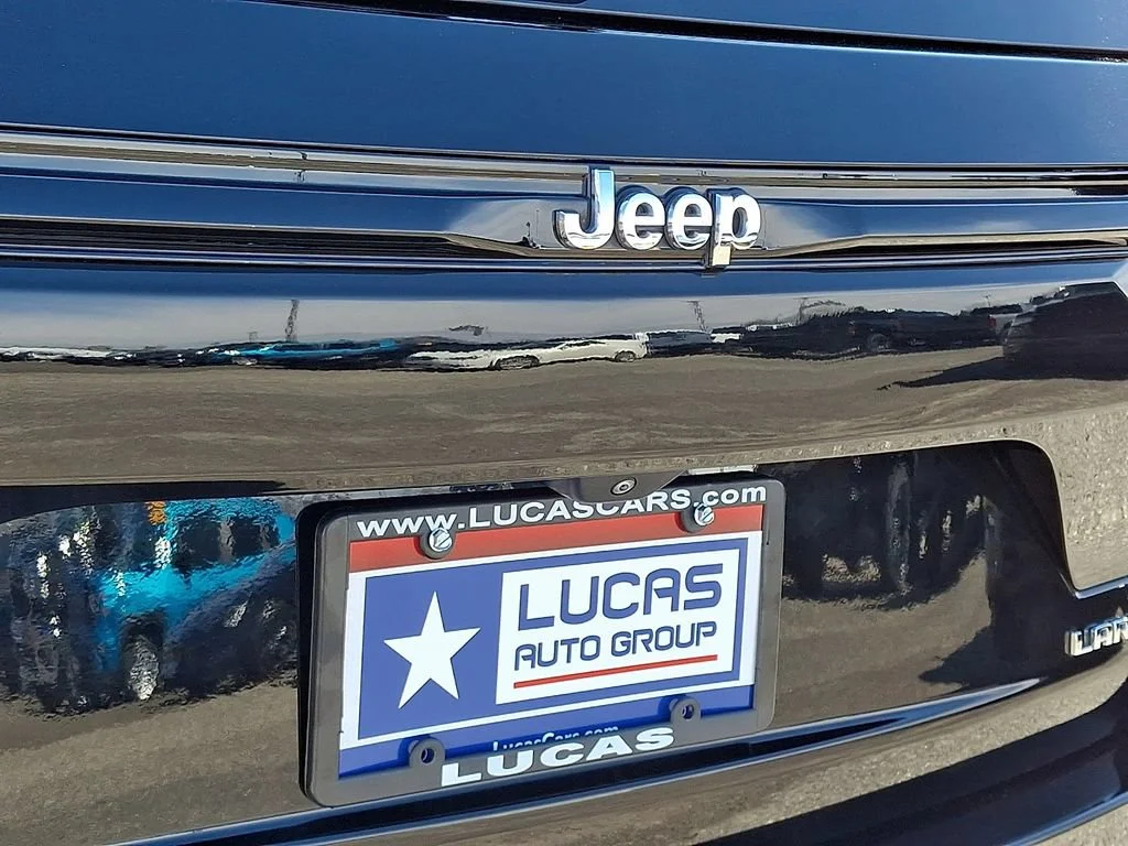 Used 2023 Diamond Black Crystal Pearlcoat Jeep Laredo image 32