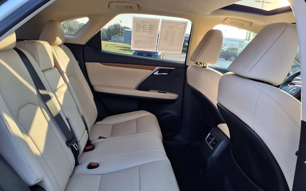 Used 2021 White Lexus 350 image 16