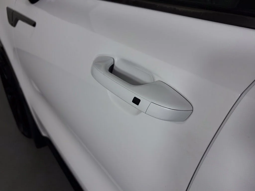 Used 2022 White Kia S image 12