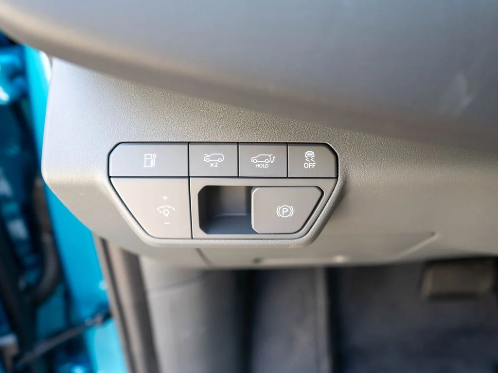 New 2026 Ocean Blue Kia Wind AWD image 22
