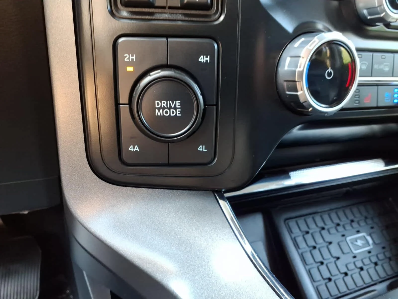 Used 2023 Agate Black Ford LARIAT image 24