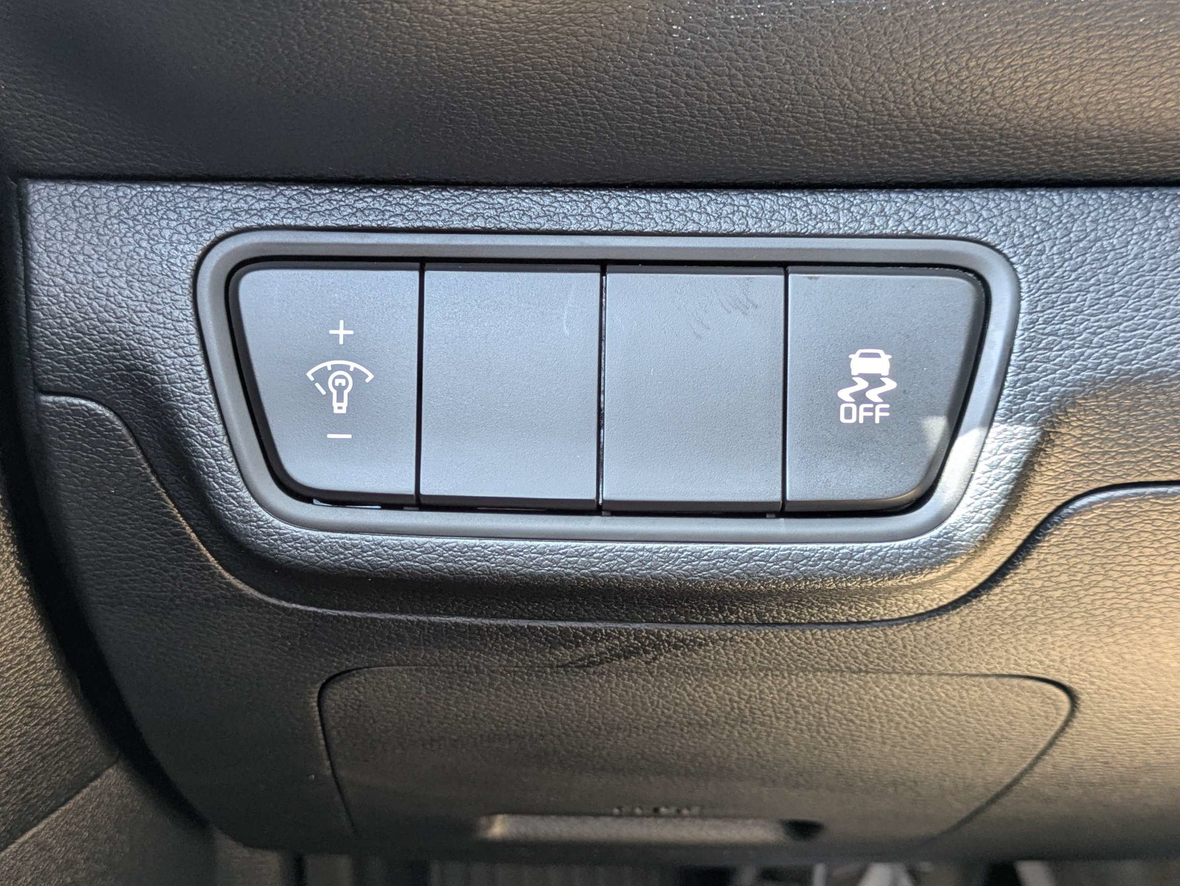 Certified Used 2024 Snow White Pearl Kia LXS image 26