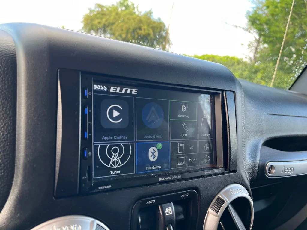 Used 2018 Silver Jeep Unlimited Sahara image 17