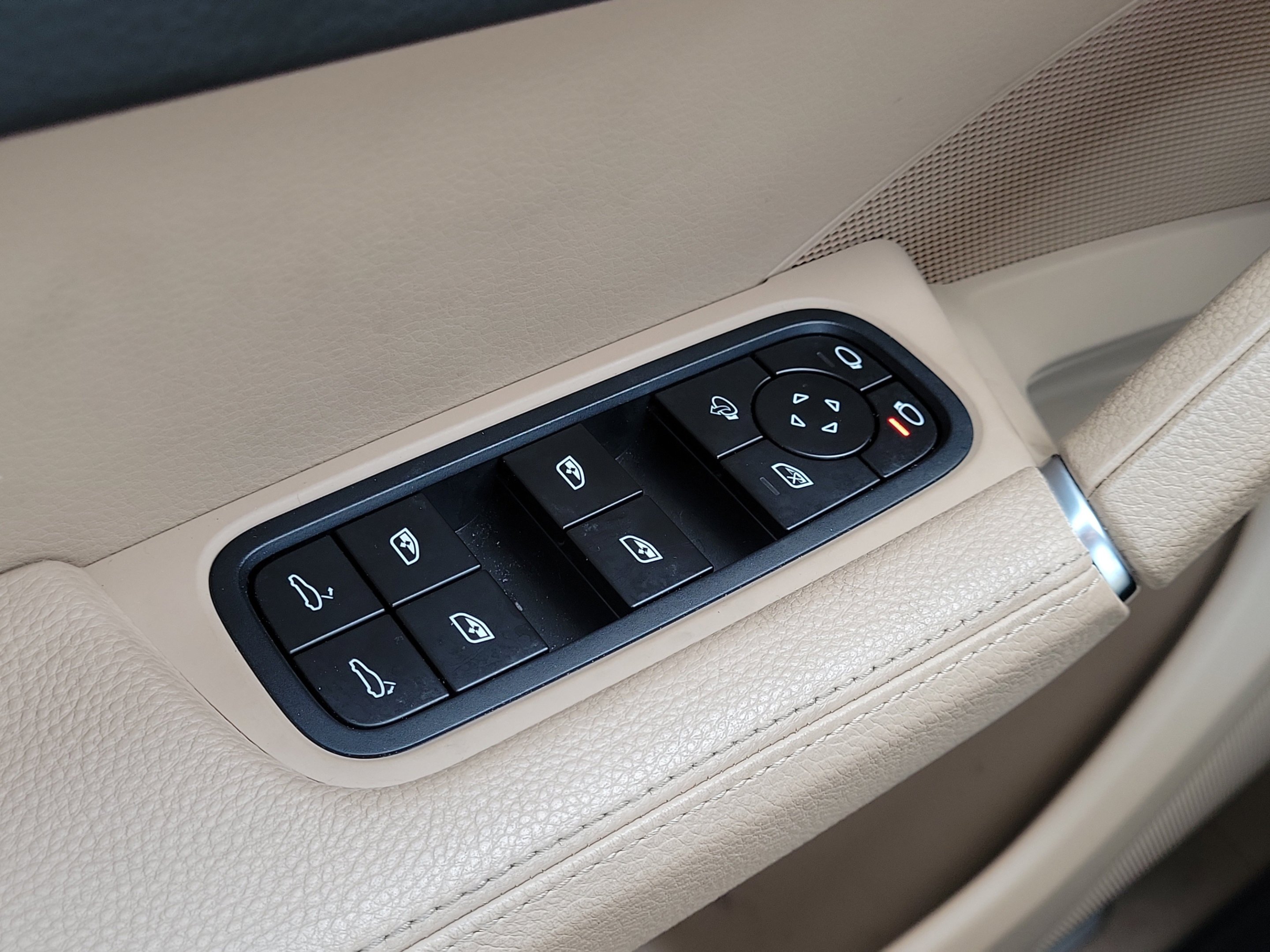 Used 2022 Black Porsche Platinum Edition image 26