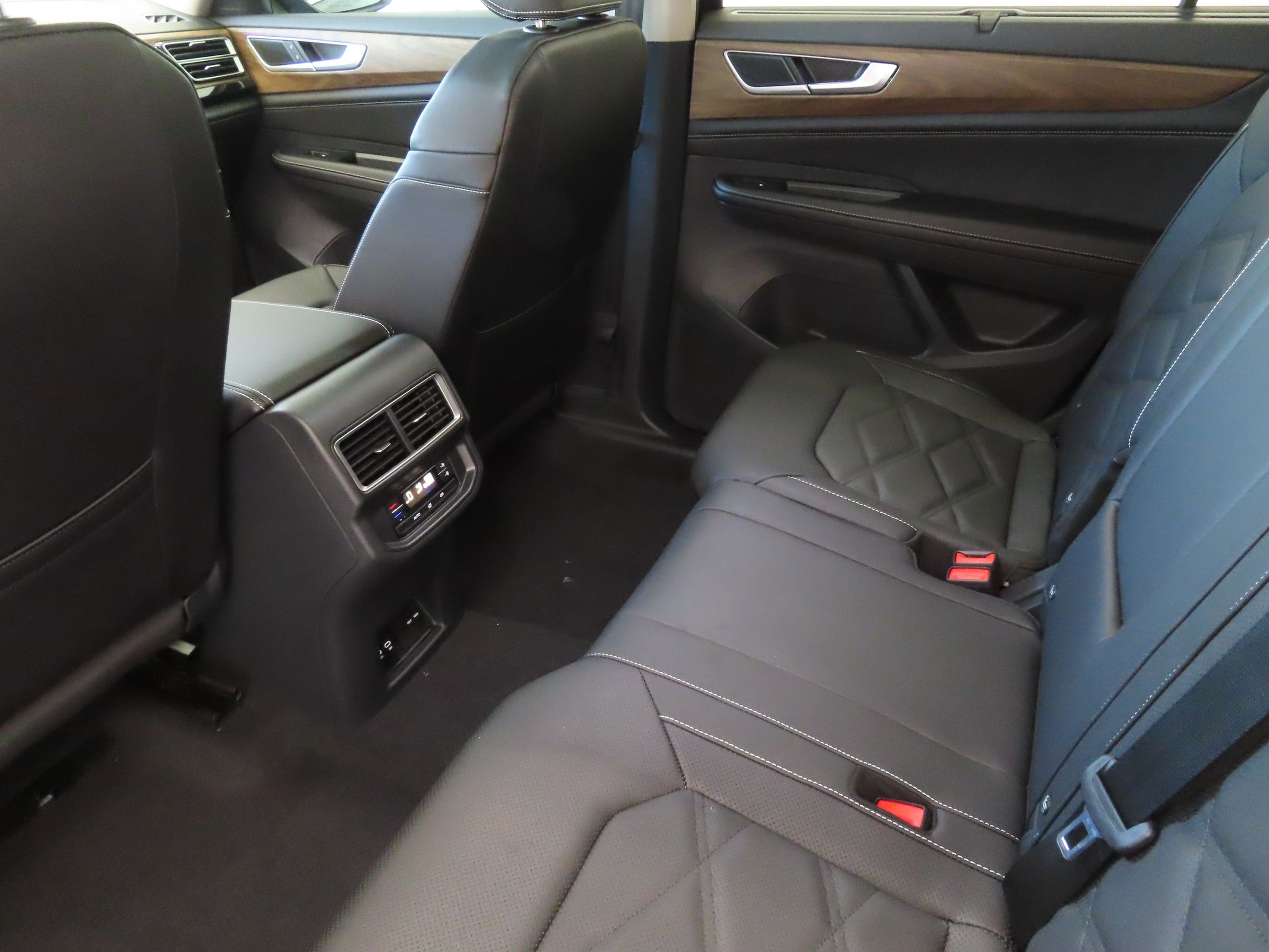 New 2026 Black Volkswagen 2.0T SE w/Technology image 22