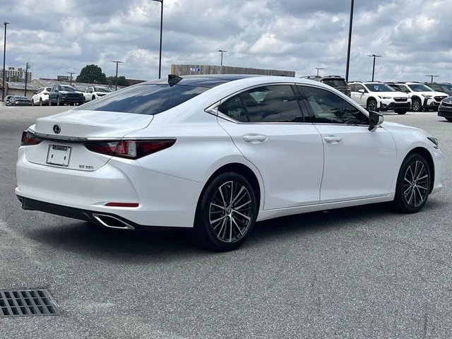 Used 2022 White Lexus 350 image 13