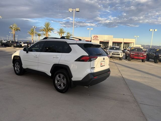 2025 Toyota RAV4 XLE - Photo 7