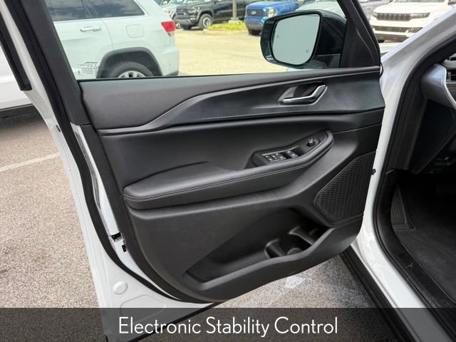 New 2025 Bright White Clear-Coat Exterior Paint Jeep Laredo image 15