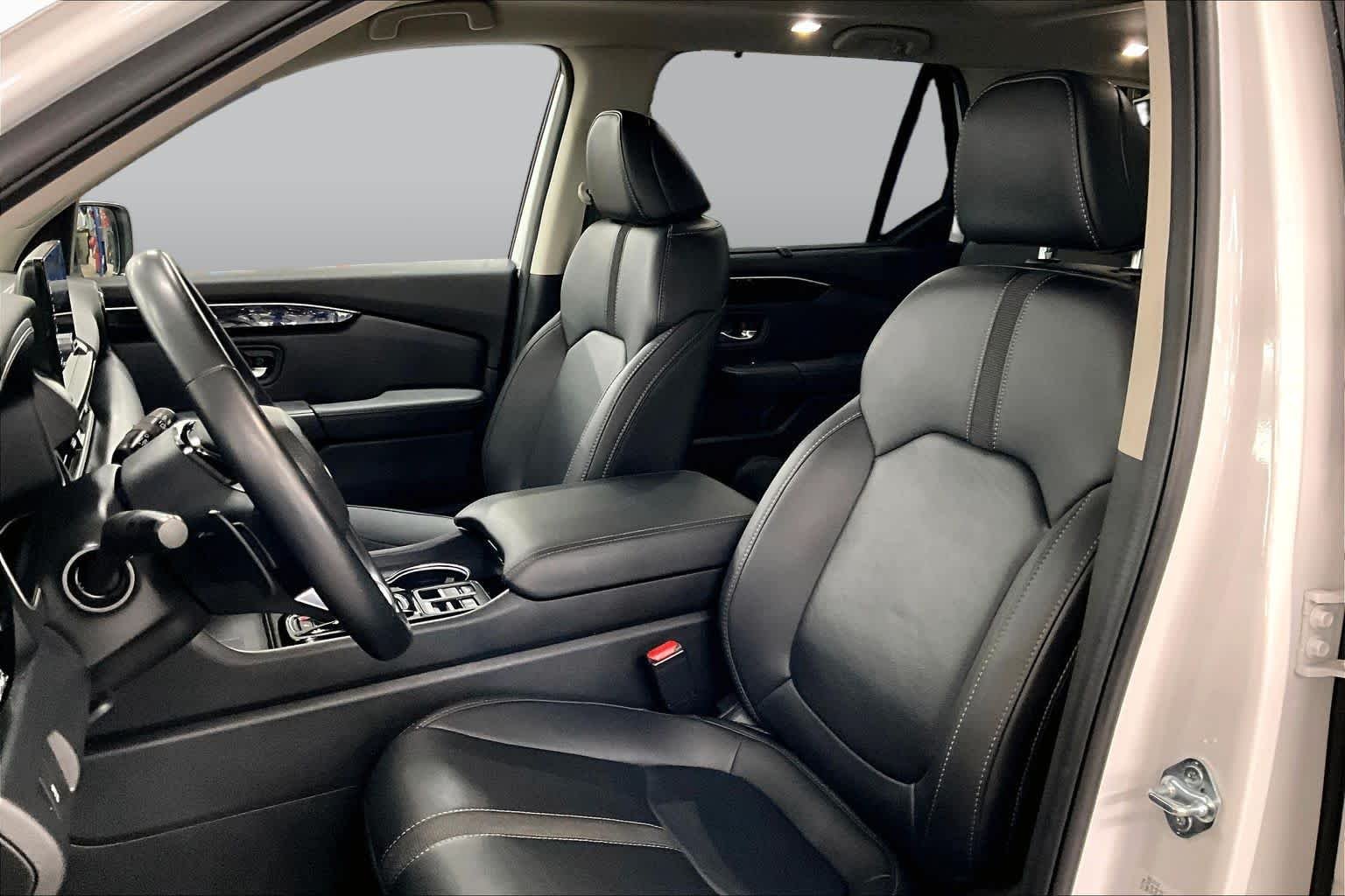 Used 2025 Platinum White Pearl Honda Touring image 8