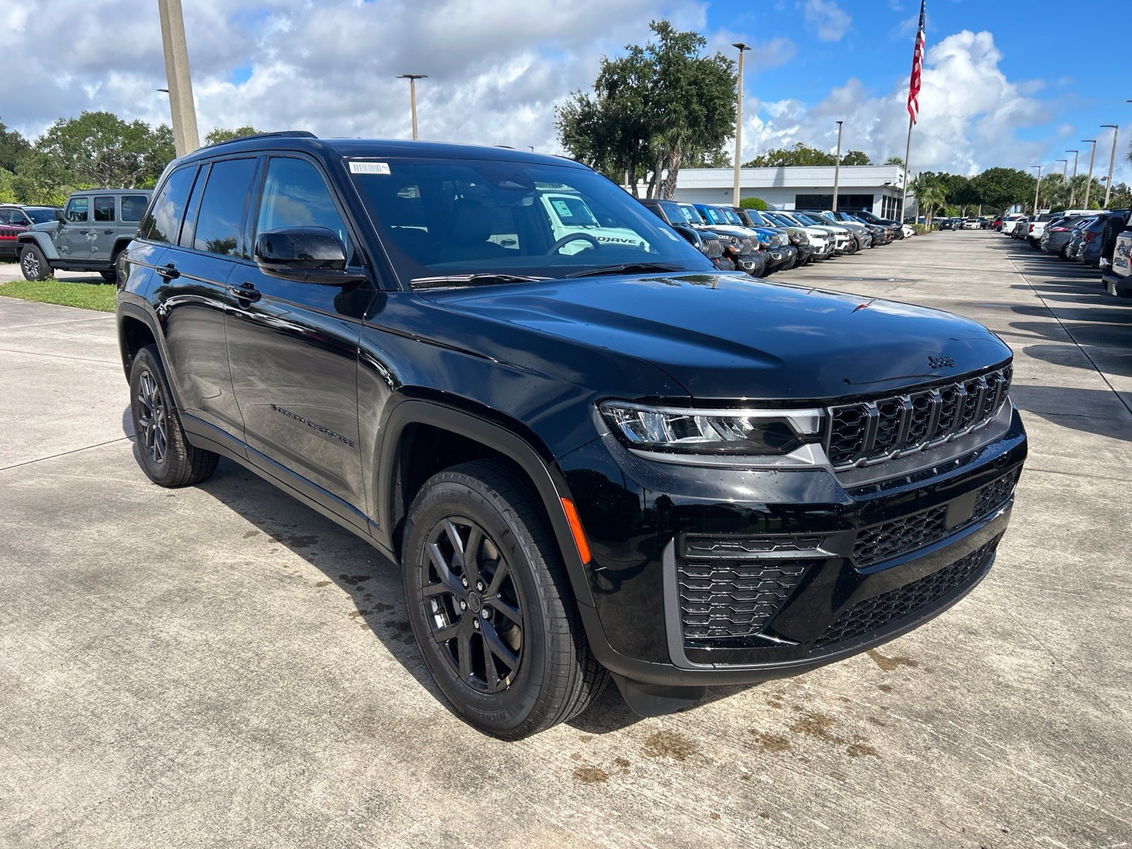 New 2027 High-Gloss Black Paint Jeep Laredo Altitude image 22