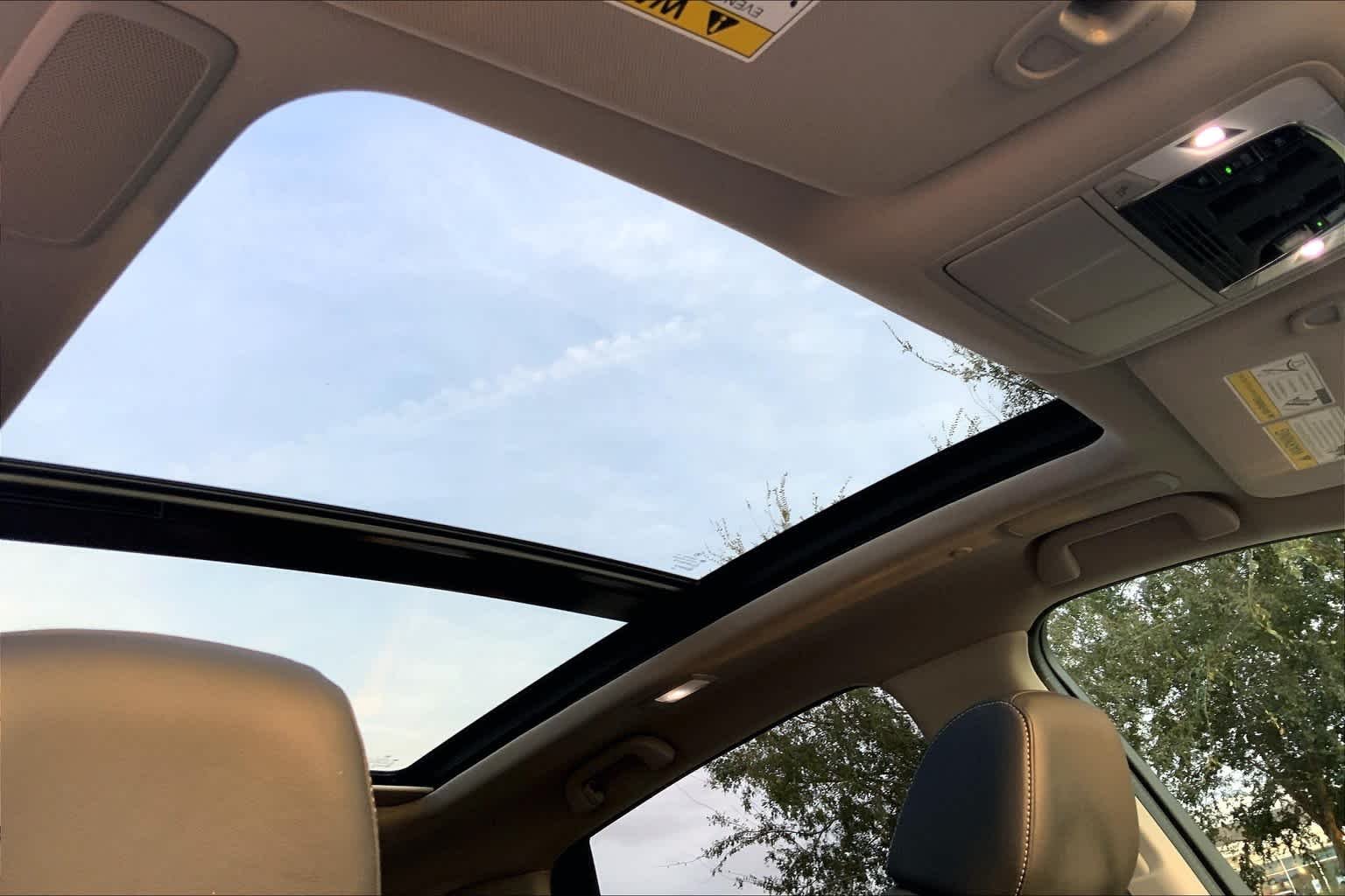 Used 2020 Majestic Black Pearl Acura w/Technology Pkg image 14
