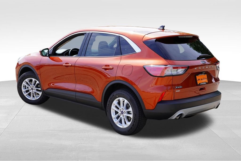 Used 2020 Sedona Orange Metallic Ford SE image 7