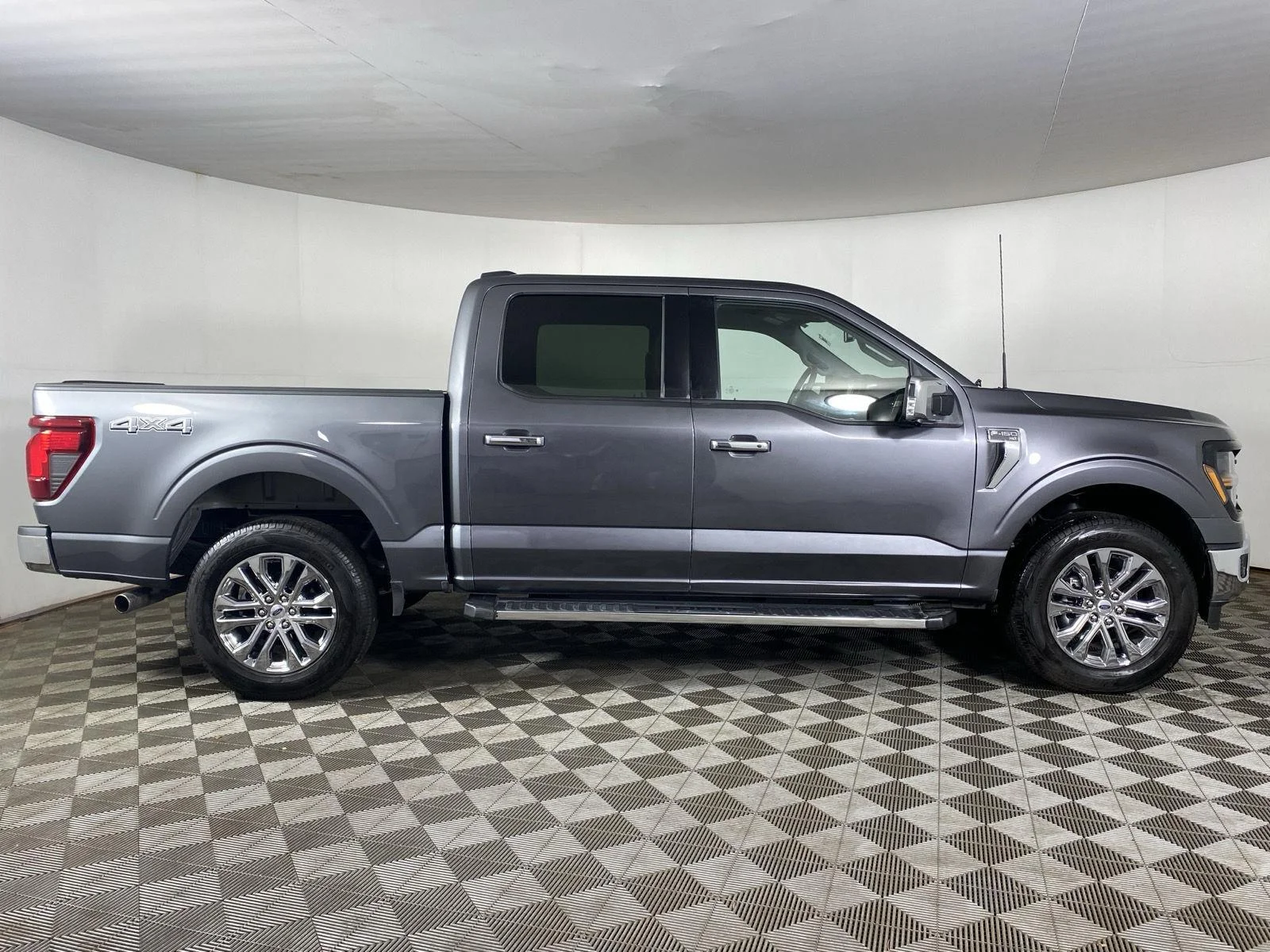 New 2026 Carbonized Gray Metallic Ford XLT image 8