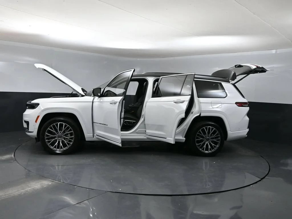 Used 2024 White Jeep Summit image 46