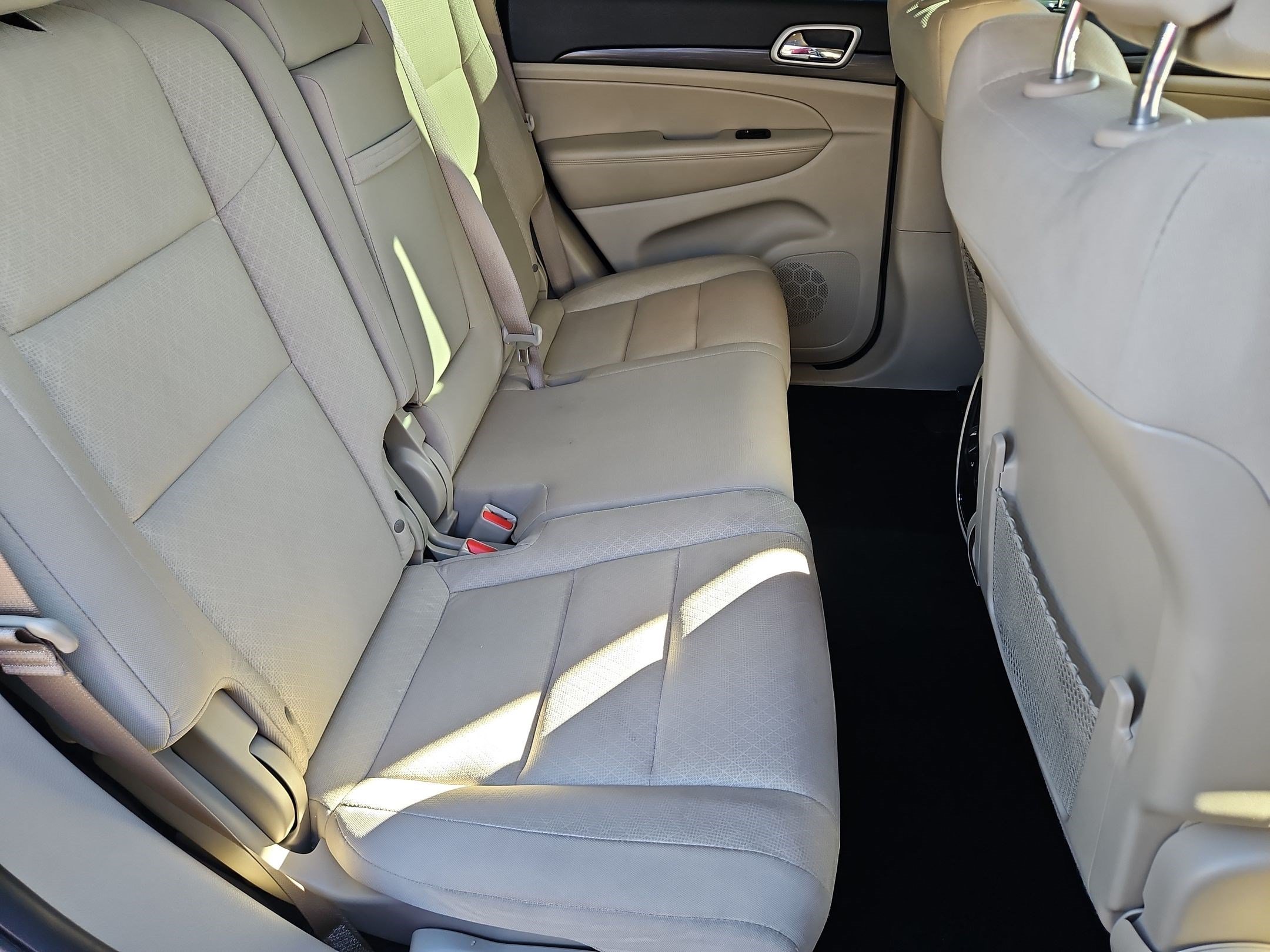 Used 2020 Bright White Clearcoat Jeep Laredo E image 28