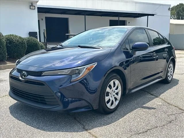 Used 2025  Toyota LE image 5