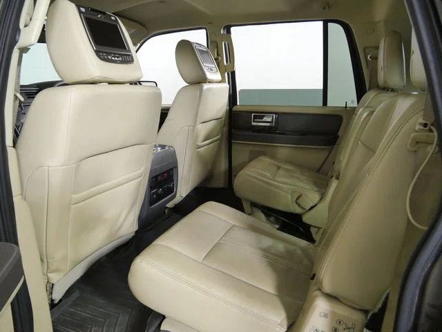 Used 2015 Brown Lincoln Base image 18