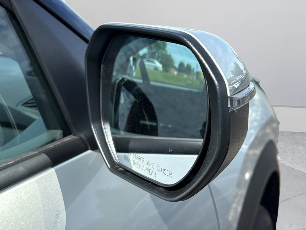 New 2027 Ivory Silver Kia LX image 31