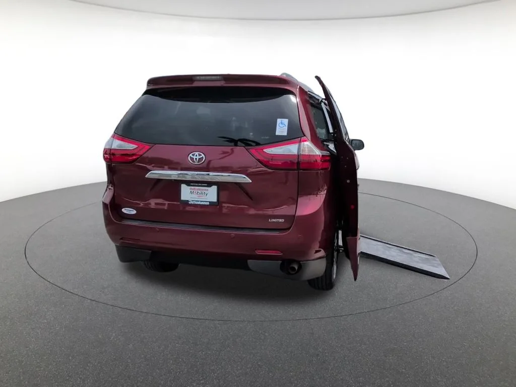 Used 2015 Red Toyota Limited Premium image 4