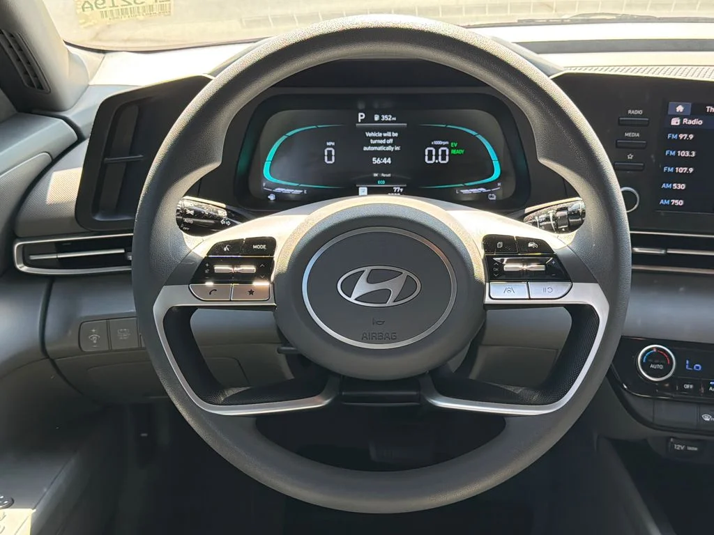 Used 2025 Silver Hyundai Blue image 23