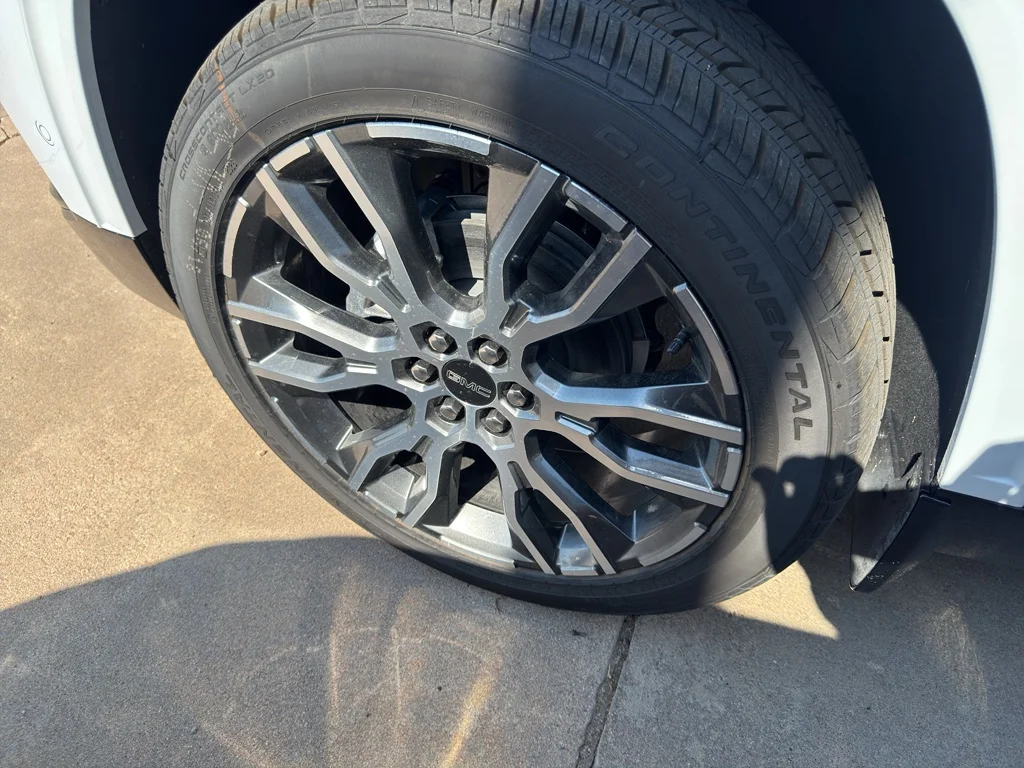 New 2026 Glacier White Tricoat GMC Denali Ultimate image 29