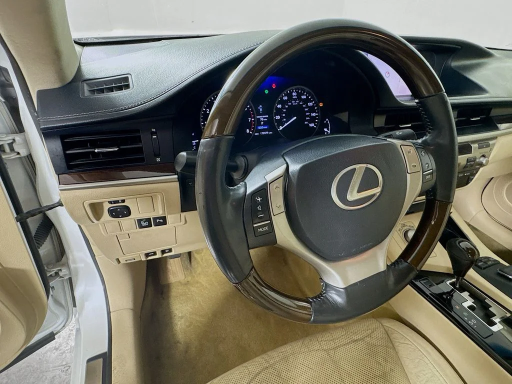 Used 2013 White Lexus 350 image 12