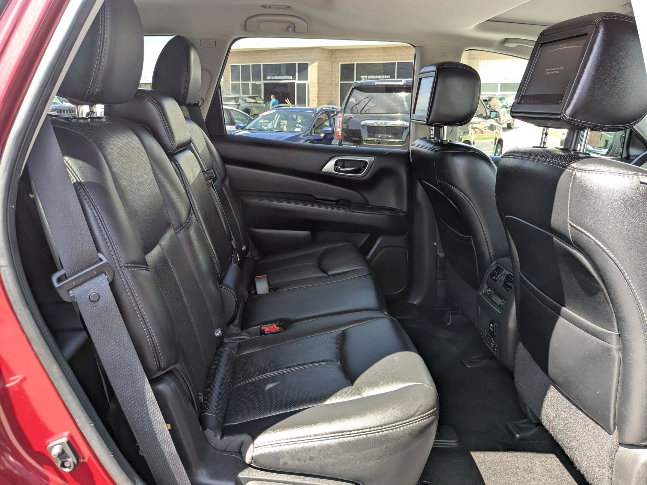 Used 2017 Cayenne Red Metallic Nissan Platinum image 29
