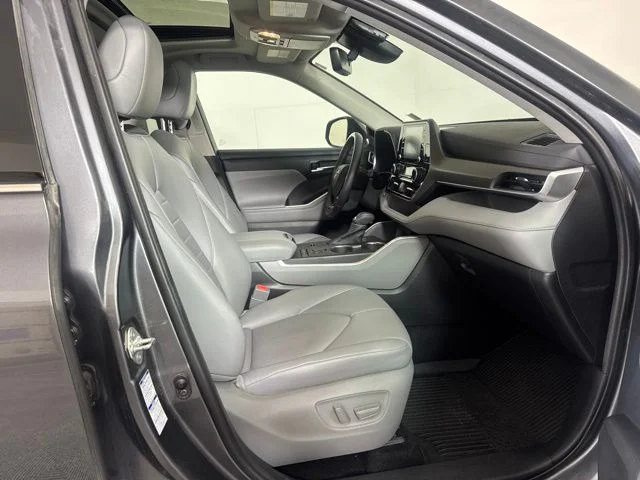 Used 2021 Gray Toyota XLE image 4