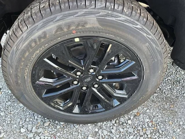 New 2026 Agate Black Metallic Ford XLT image 31