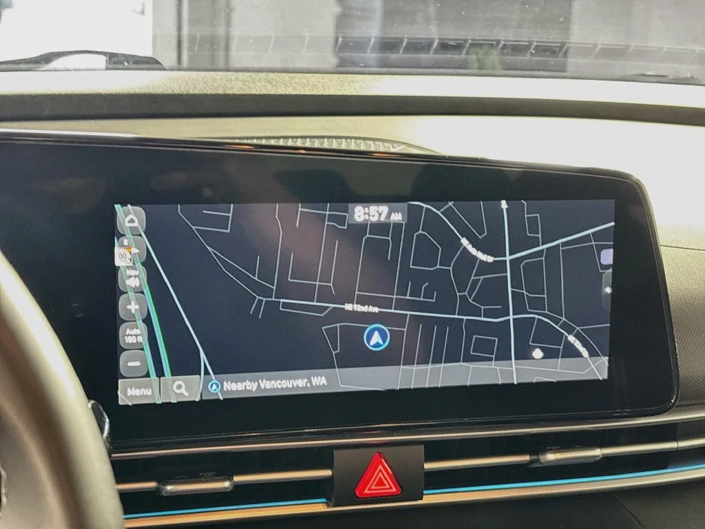Used 2025 White Hyundai SEL Convenience image 16