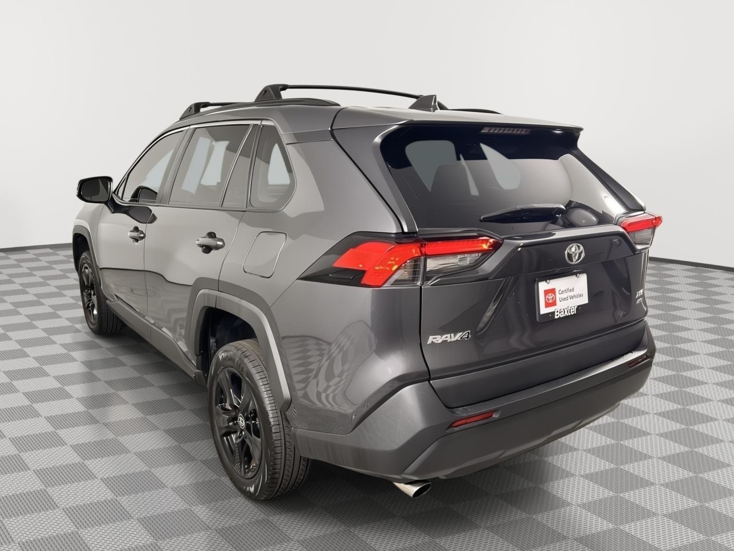 2022 Toyota RAV4 XLE - Photo 10