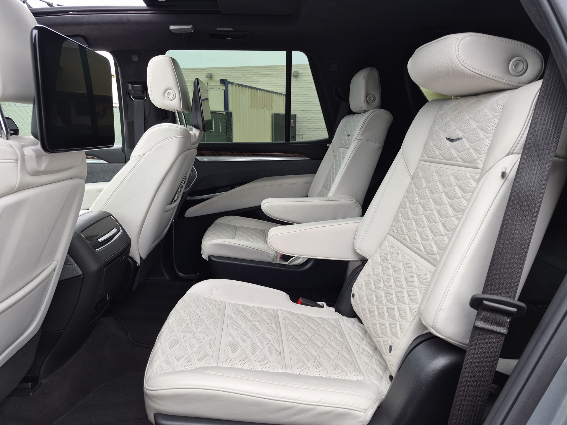 Used 2025 Silver Cadillac Sport Platinum image 26
