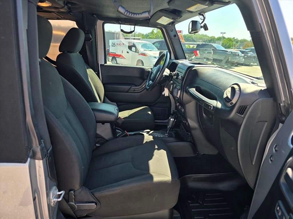 Used 2015 Silver Jeep Sport image 12