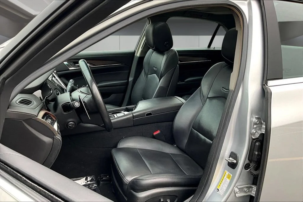 Used 2018 RADIANT SILVER METALLIC Cadillac Luxury AWD image 21