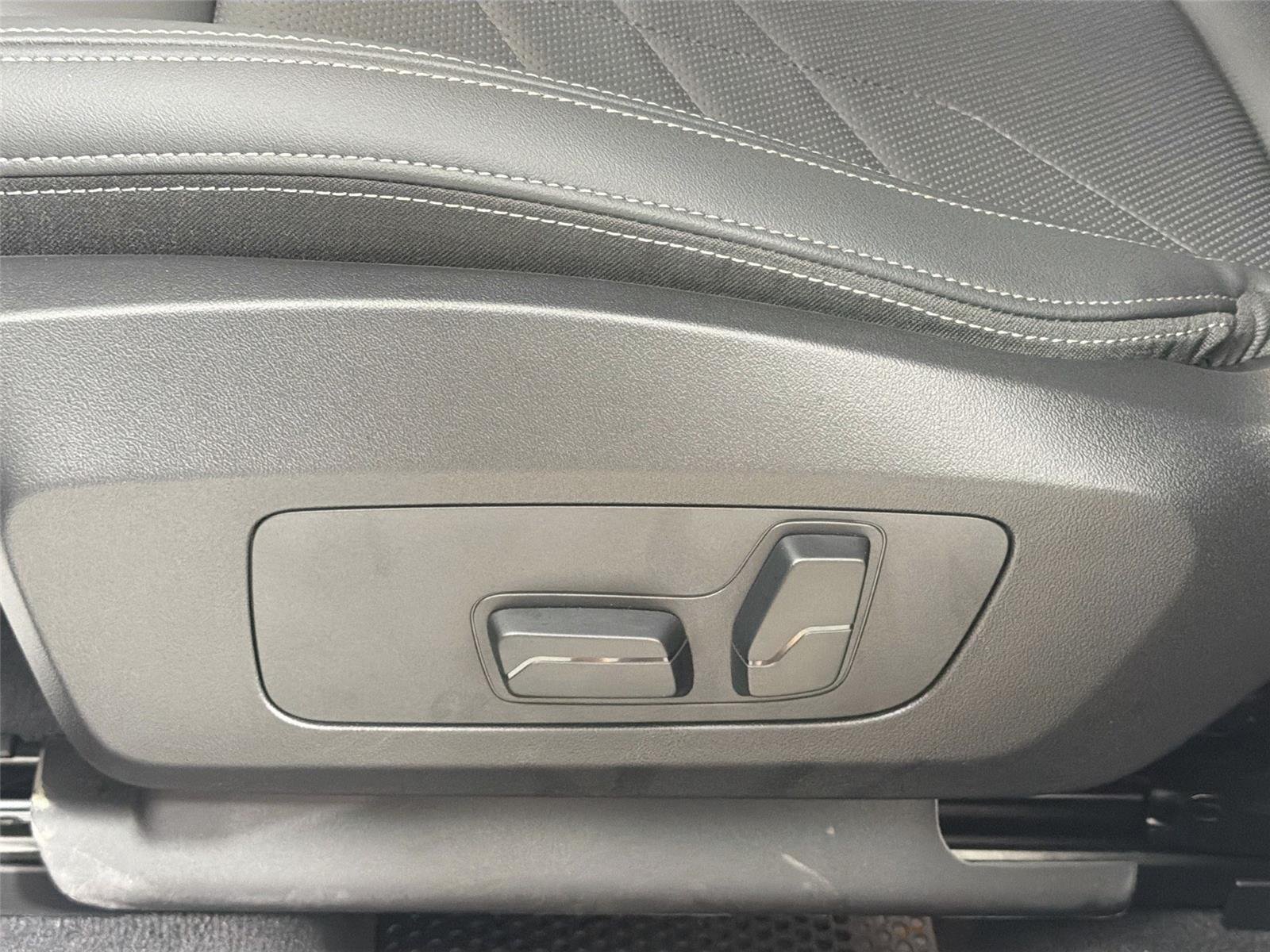 Used 2026 Jet Black BMW xDrive28i image 17