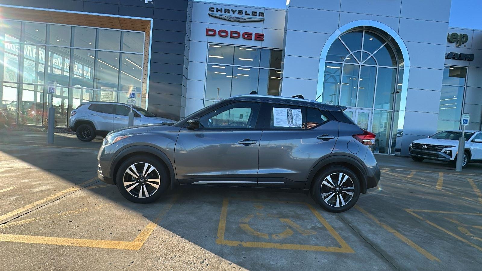 Used 2020 Nissan Kicks SR with VIN 3N1CP5DV9LL495210 for sale in Kansas City