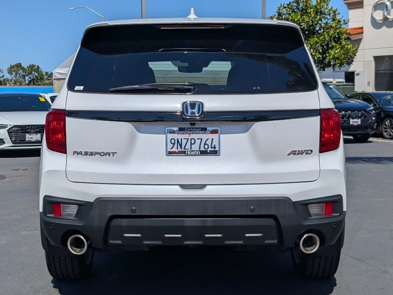 Used 2025 Platinum White Pearl Honda EX-L image 13