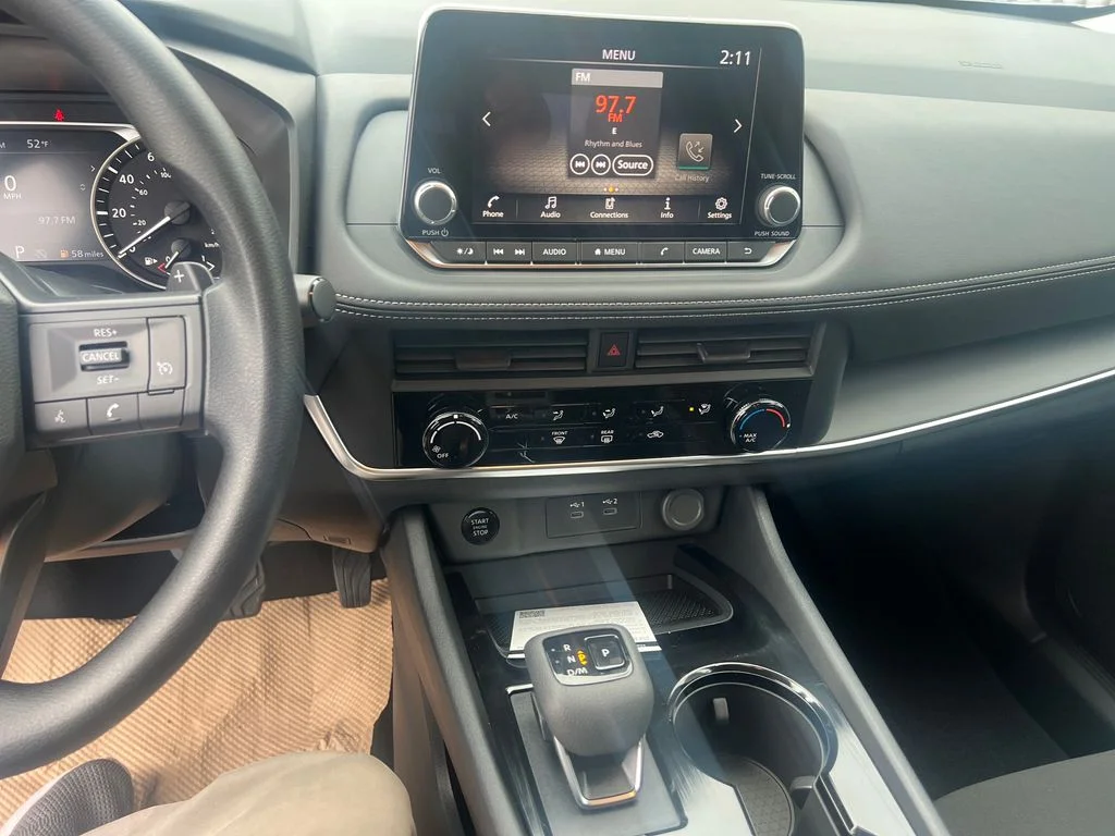 Used 2025 Silver Nissan S image 19