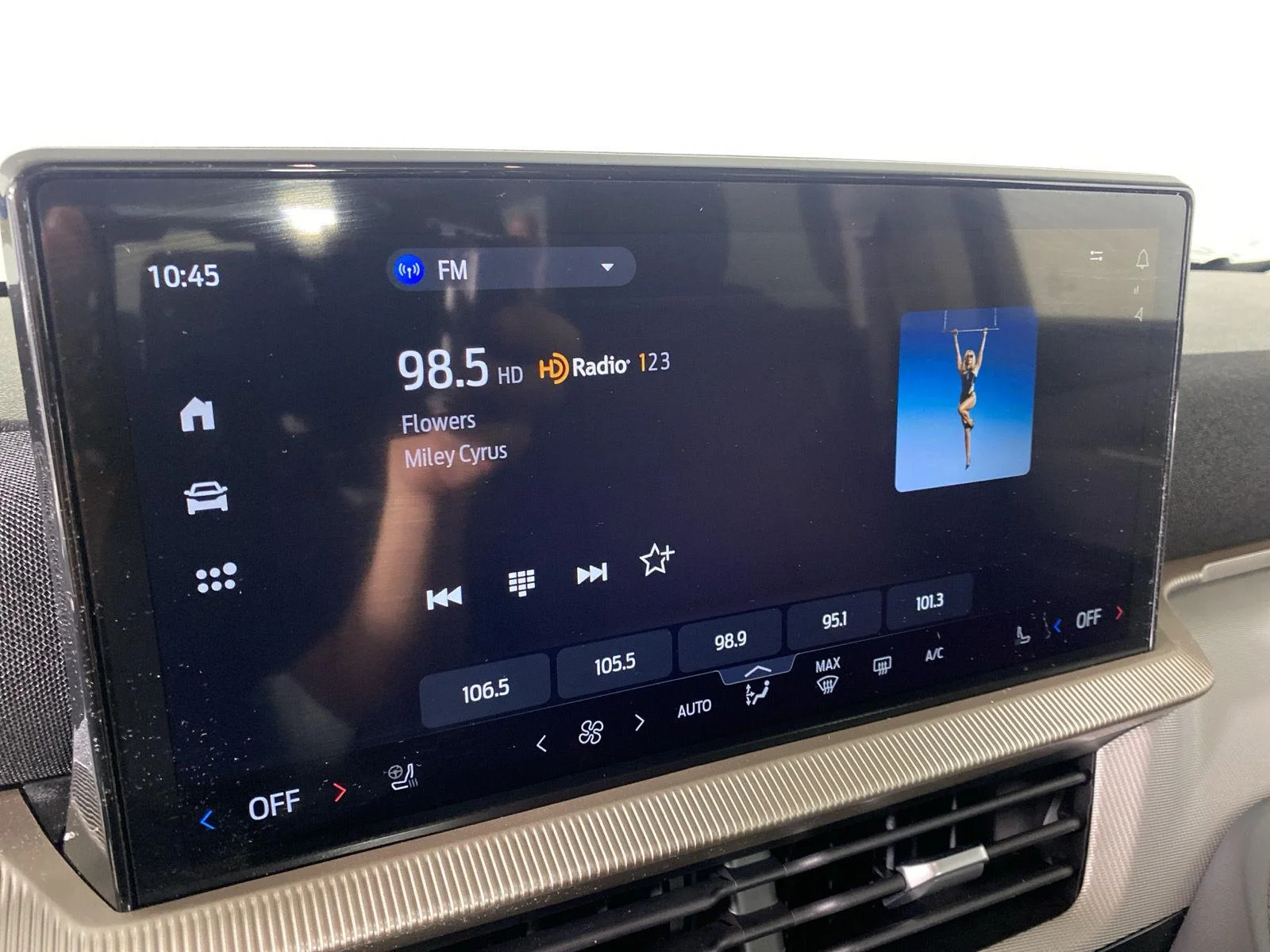 Used 2025 Vapor Blue Ford Active image 17