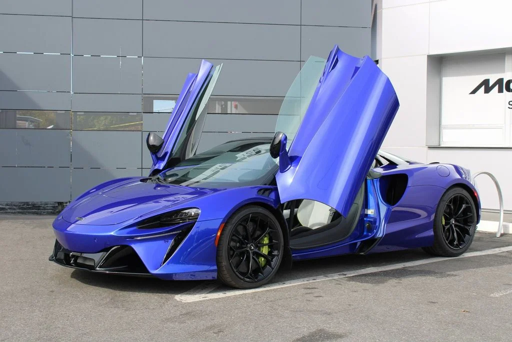 Certified Used 2025  McLaren Performance image 1