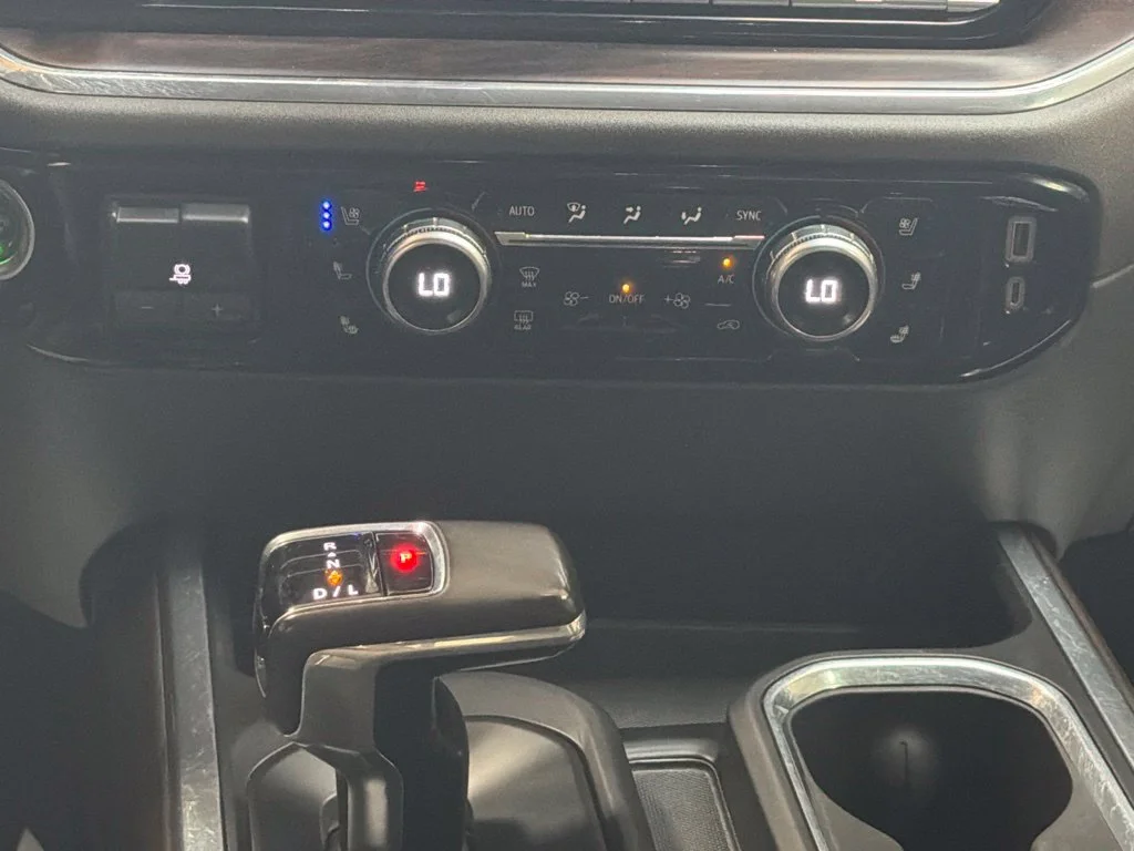 Used 2025 White Frost Tricoat GMC SLT image 19