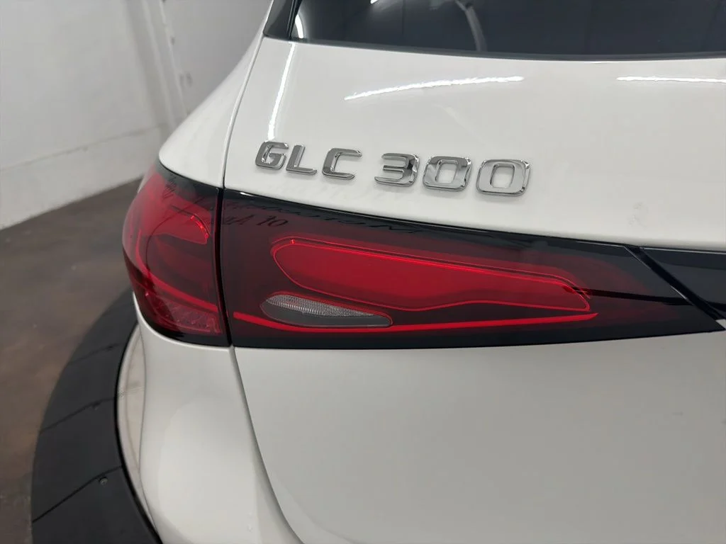 Used 2026 White Mercedes-Benz GLC 300 image 11