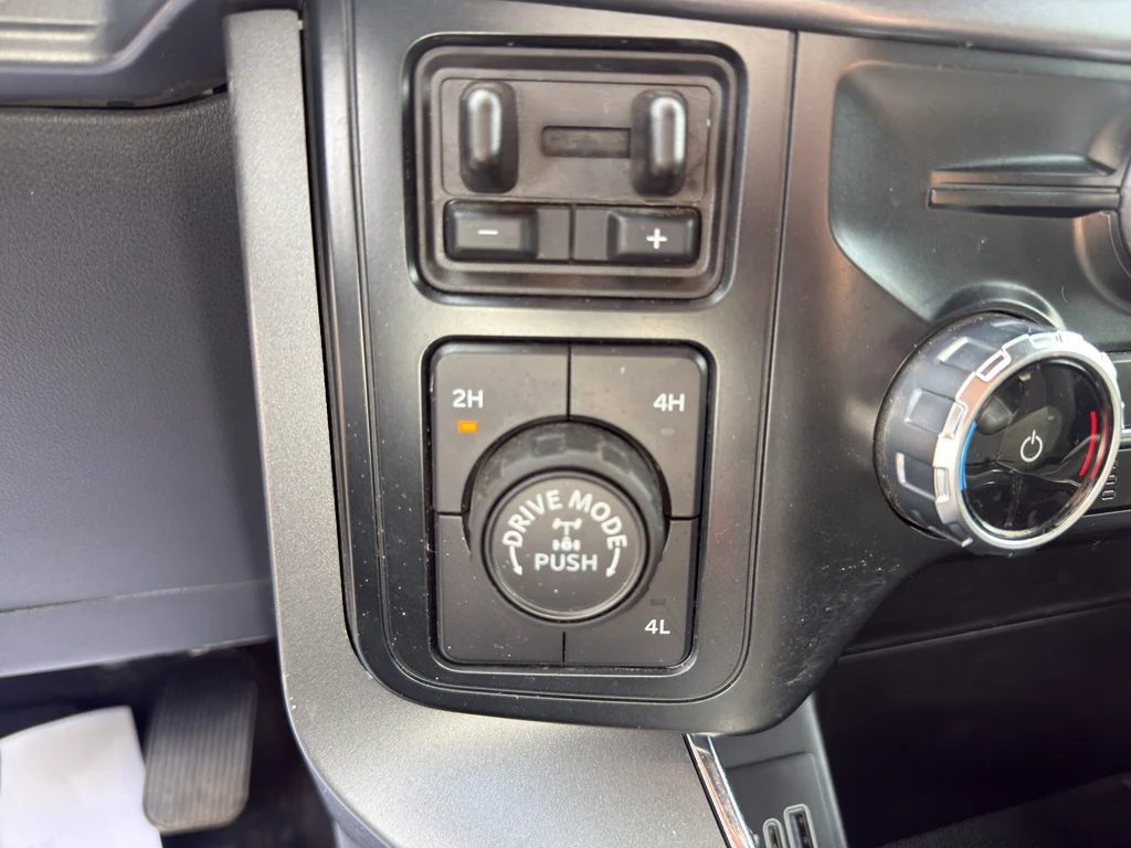 Used 2025 Gray Metallic Ford XLT image 23