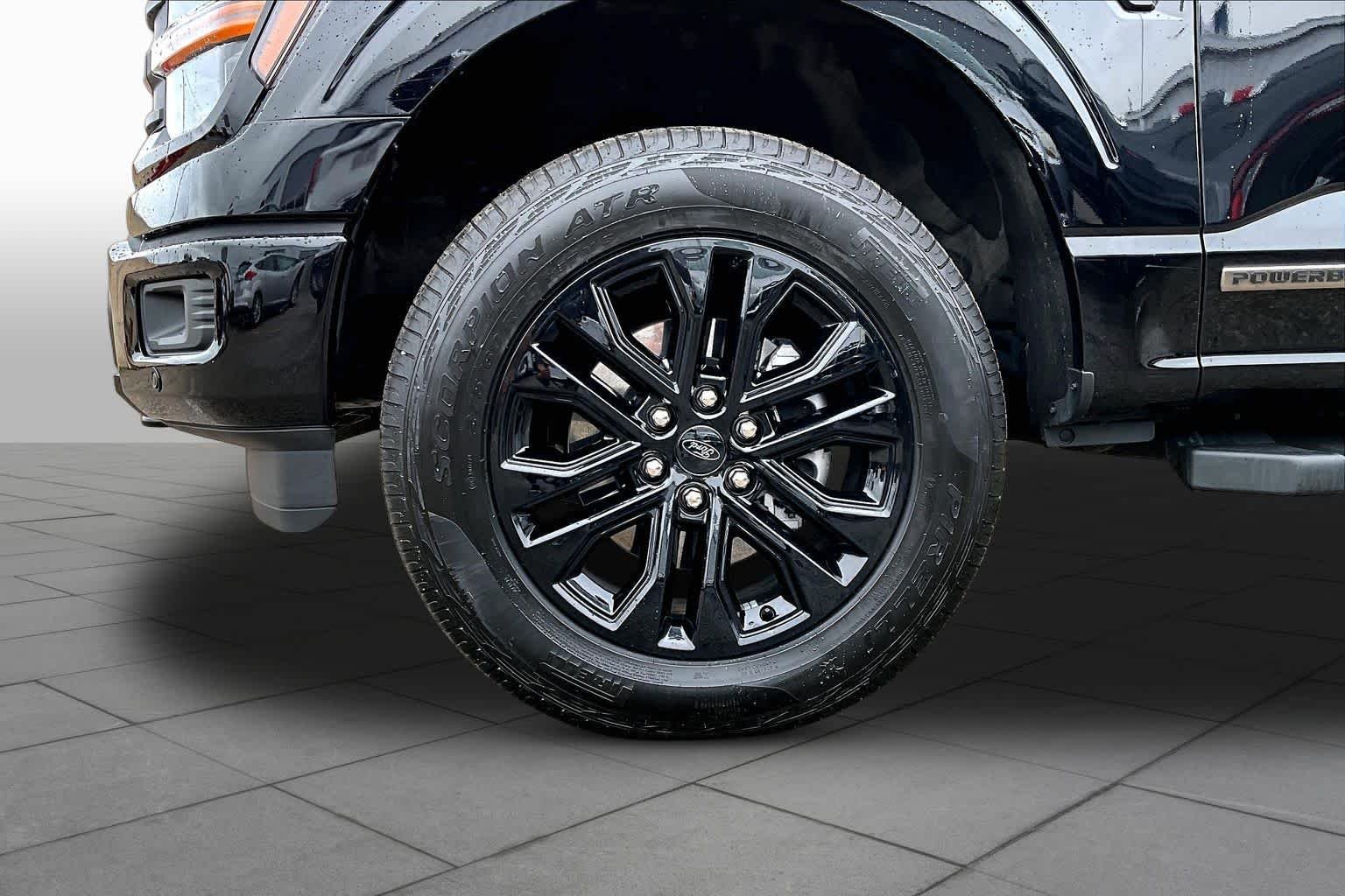 Used 2025 Agate Black Metallic Ford XLT image 8
