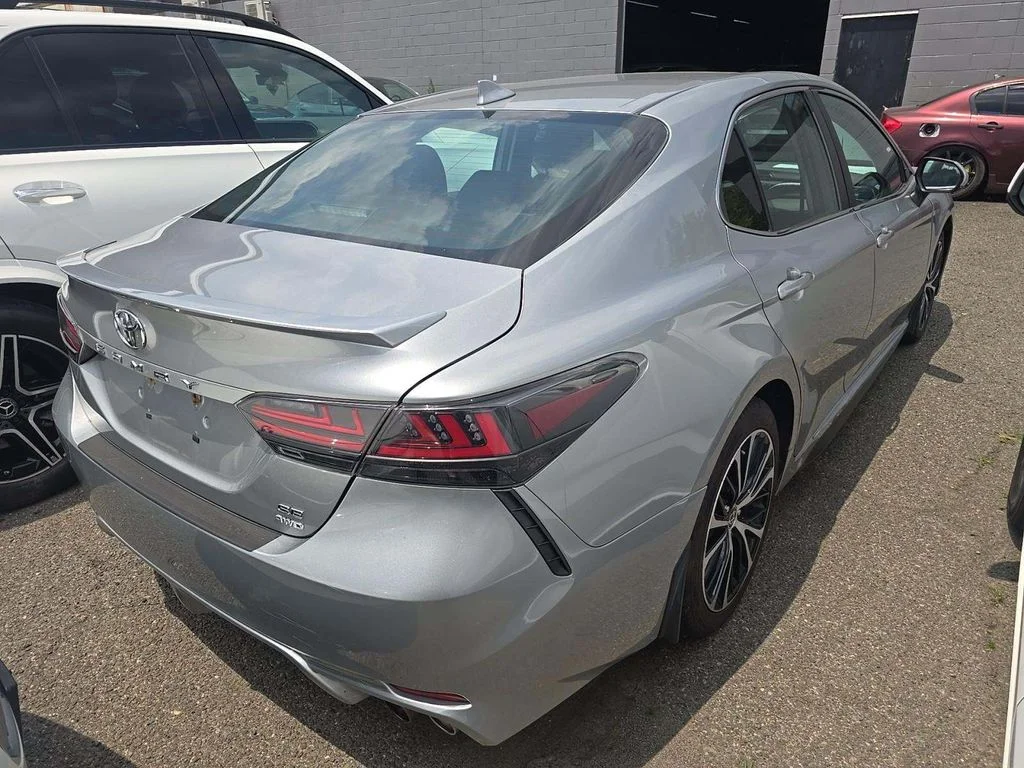 Used 2020 Silver Toyota  image 7