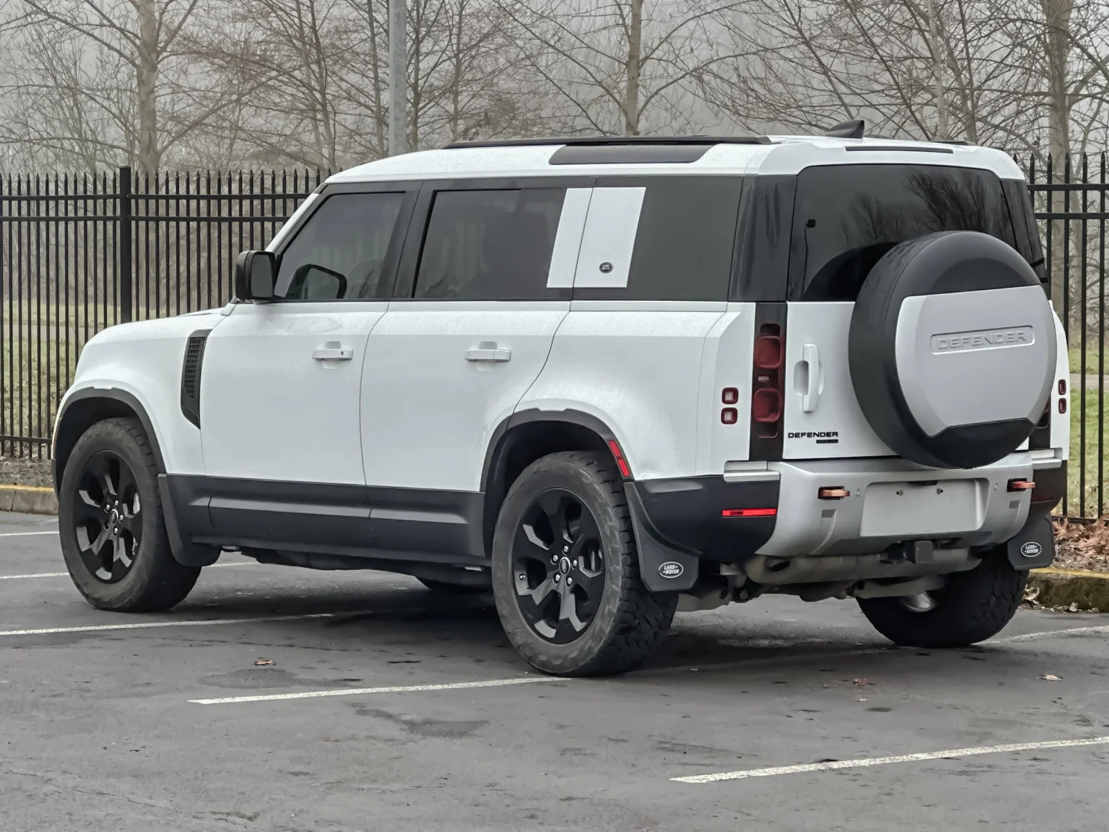 Used 2020  Land Rover  image 6