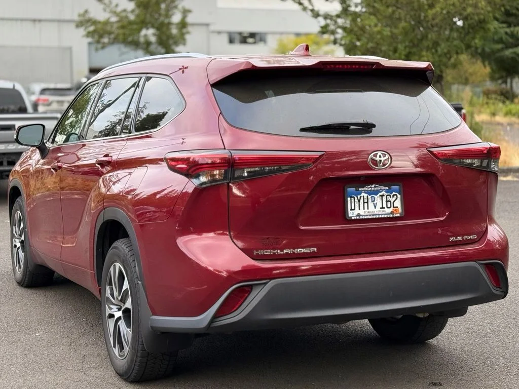 Used 2020 Red Toyota XLE image 3