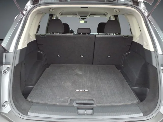 Used 2023 Gray Nissan SV image 15