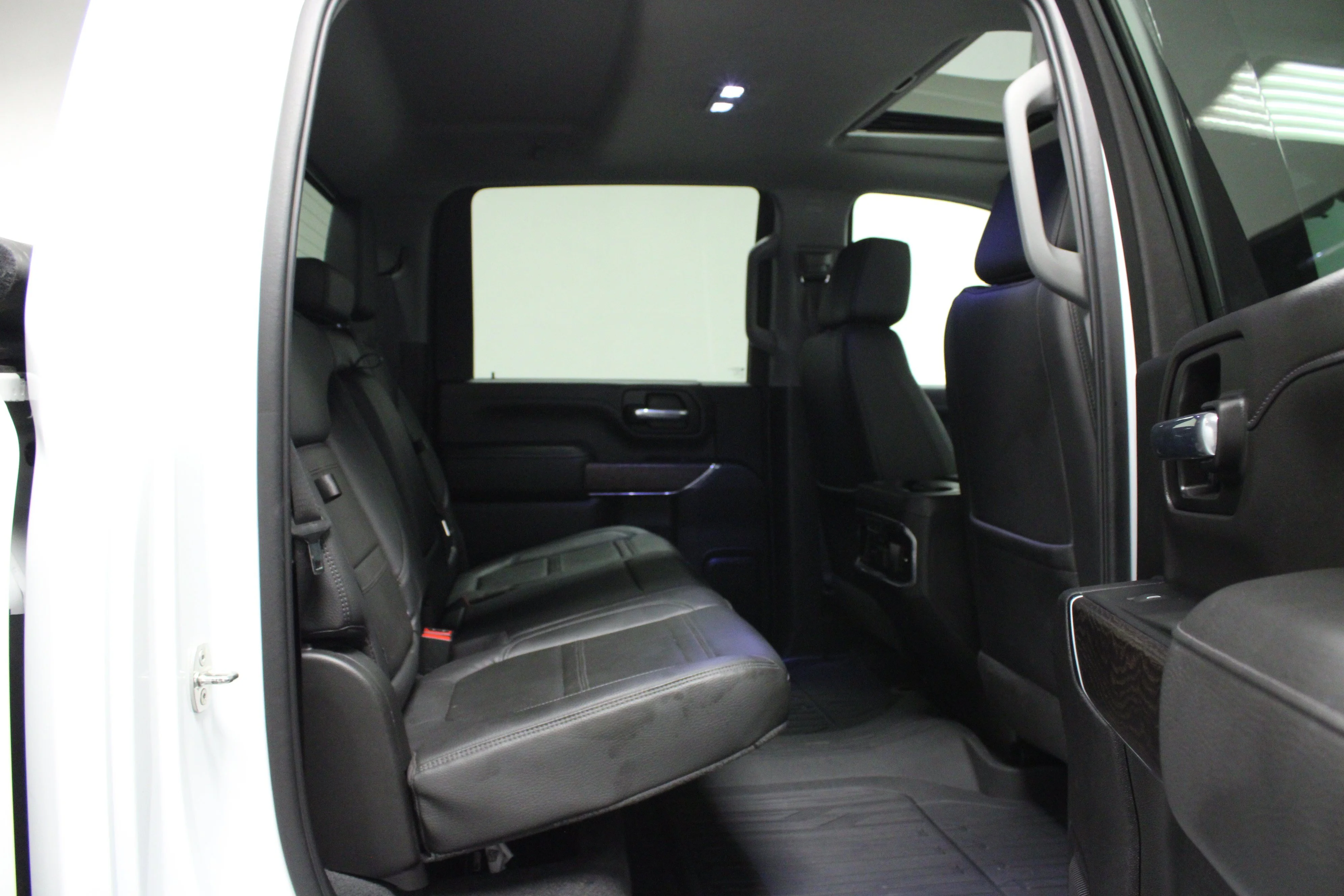 Used 2023 Summit White GMC Denali image 15
