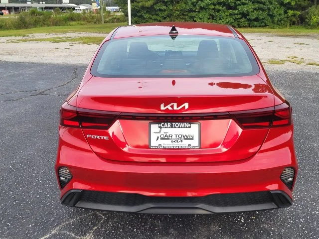 Used 2024 Red Kia LXS image 3